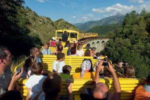 train jaune