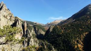 Vue depuis Lunule Party. Au fond, crête du Quazemí